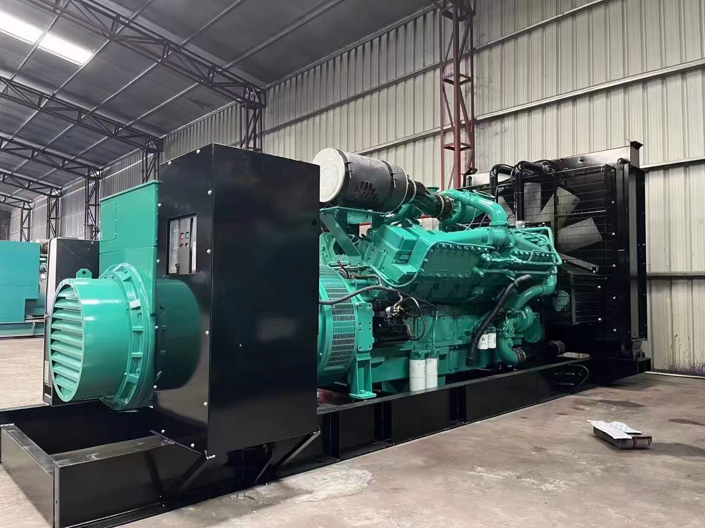 衡东如何降低 800kW 柴油发电机输出电流的波动？